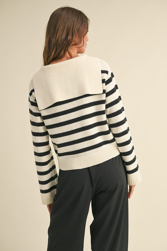 Lace-up stripe pattern sweater